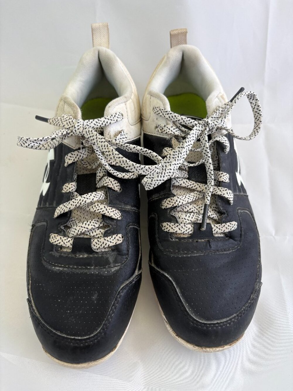 Under Armour Youth Baseball Cleats Size 5.5Y Black White Molded Spikes